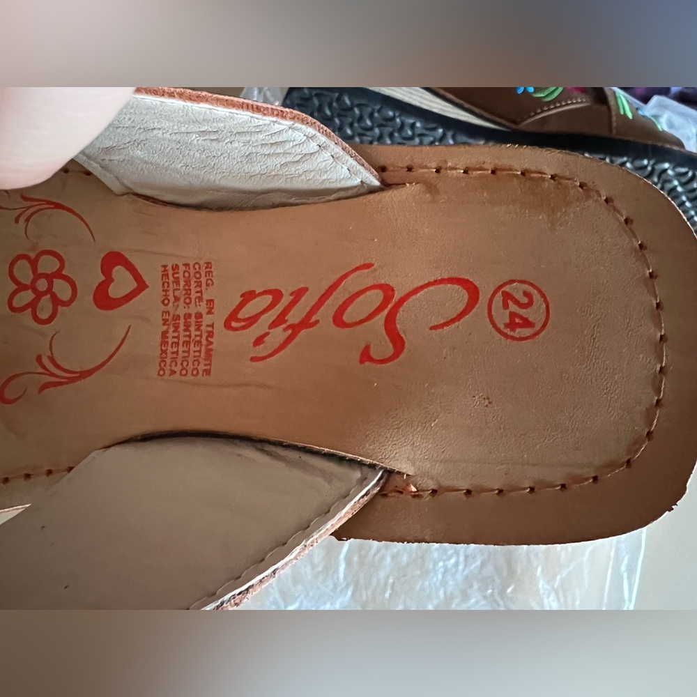 Embroidered Floral Brown Sandals - Picture 5 of 5